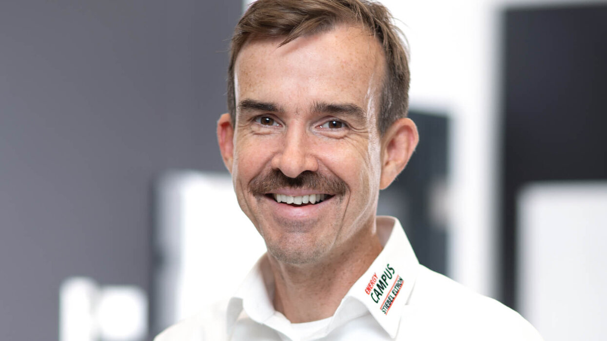 Der Referent für das Live-Webinar für interessierte Endkunden, Frank Röder, ist Experte für Wärmepumpen und Solaranlagen bei Stiebel Eltron.  Das Bild zeigt Frank Röder, den Referenten für das Live-Webinar.